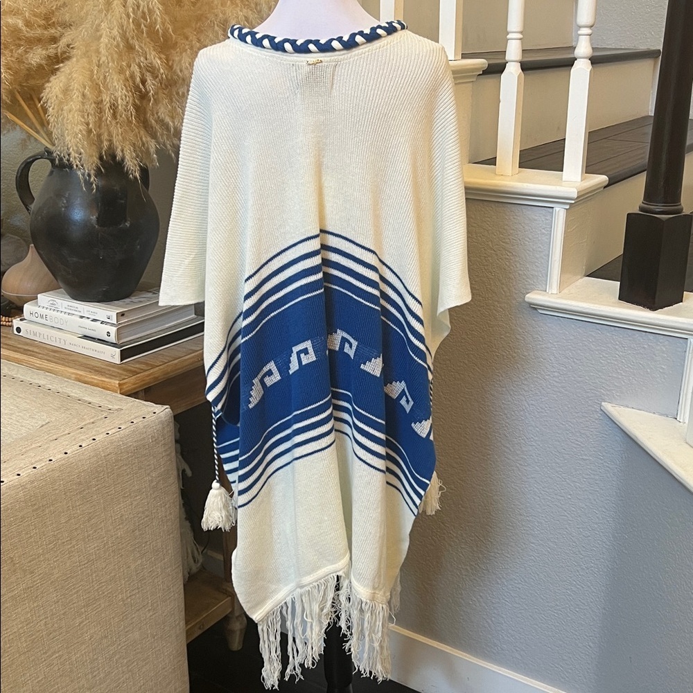 Wildfox Frida Traveler Fringe Oversized Blue White Sweater Poncho Size Small - Picture 6 of 8